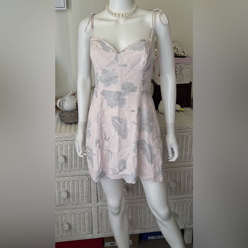 Aritzia Wilfred Free Mini Dress Ruffled Low Cut Blush Pink Grey Floral Size 8
